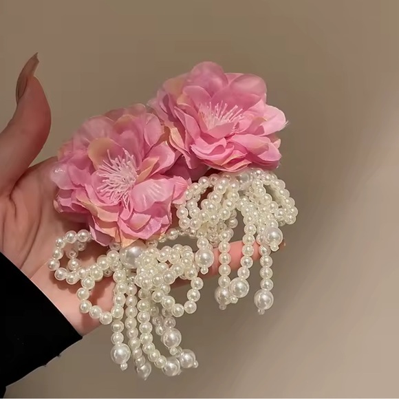 Anthropologe unique bestseller Pink Floral Earrings with Pearl Cascades - Picture 4 of 13